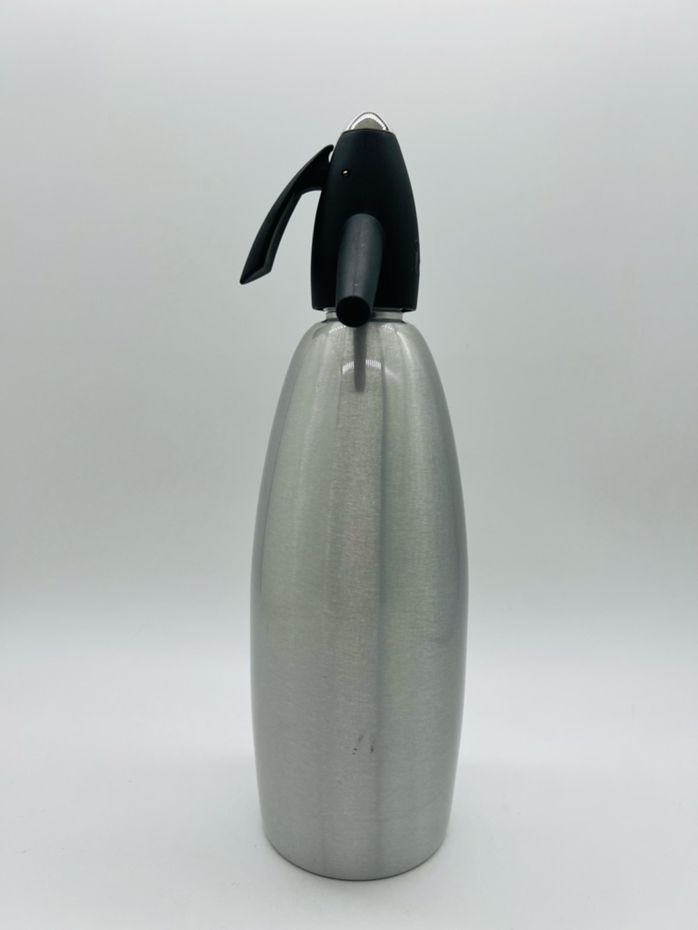 iSi Soda Siphon 1 Liter Brushed Nickel with Black Top - Picture 5 of 15